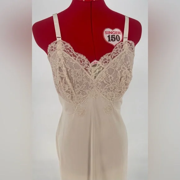 Gorgeous Artemis Mid Century Pale Nude Nylon Full Slip Lacey Bust Overlay - Picture 6 of 12